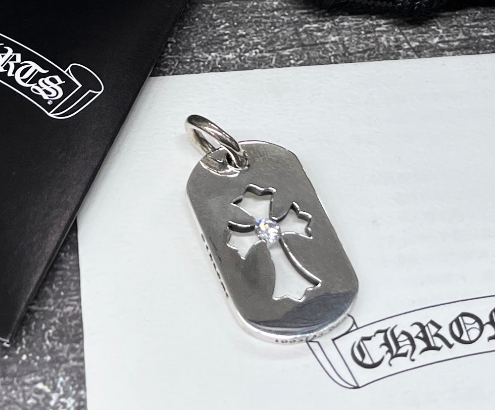 크롬하츠 PLUS CROSS DOGTAG 센터 다이아 팬던트